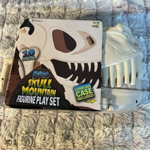 Dino Skull Mountain Play Set - Cream